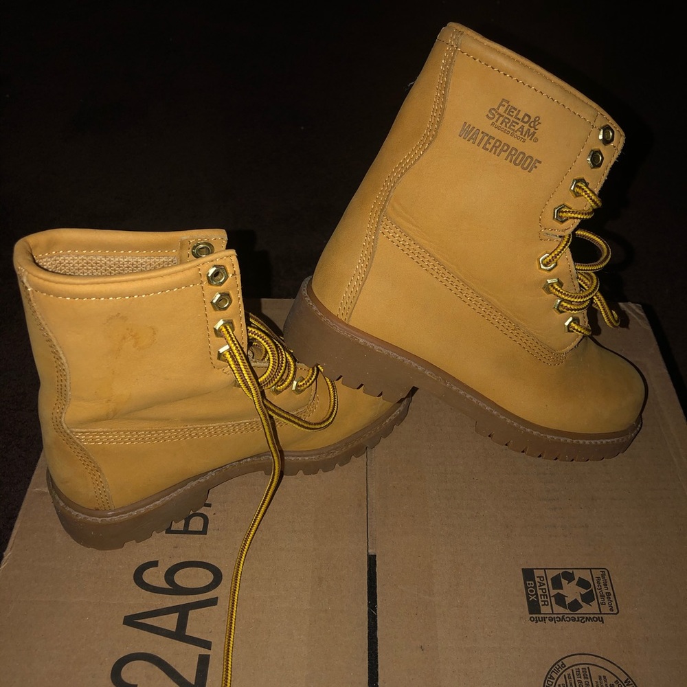 Women’s size 4 1/2 boots